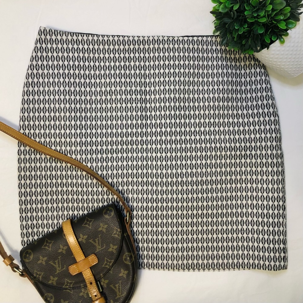NWOT Ann Taylor Geometric Black and White Patterned Pencil Skirt Business Casual